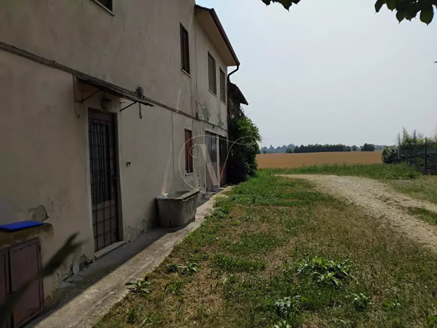 Immagine 5 di Palazzo in vendita  in Strada di Saviabona a Vicenza