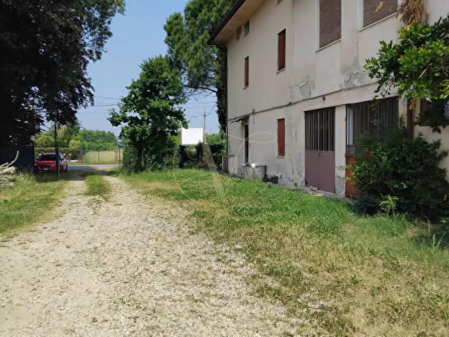 Immagine 6 di Palazzo in vendita  in Strada di Saviabona a Vicenza