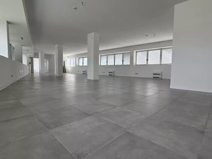 Immagine 1 di Ufficio in affitto  in Viale della Navigazione Interna a Padova