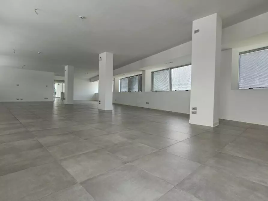 Immagine 3 di Ufficio in affitto  in Viale della Navigazione Interna a Padova
