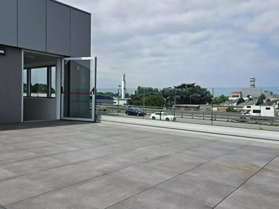 Immagine 9 di Ufficio in affitto  in Viale della Navigazione Interna a Padova