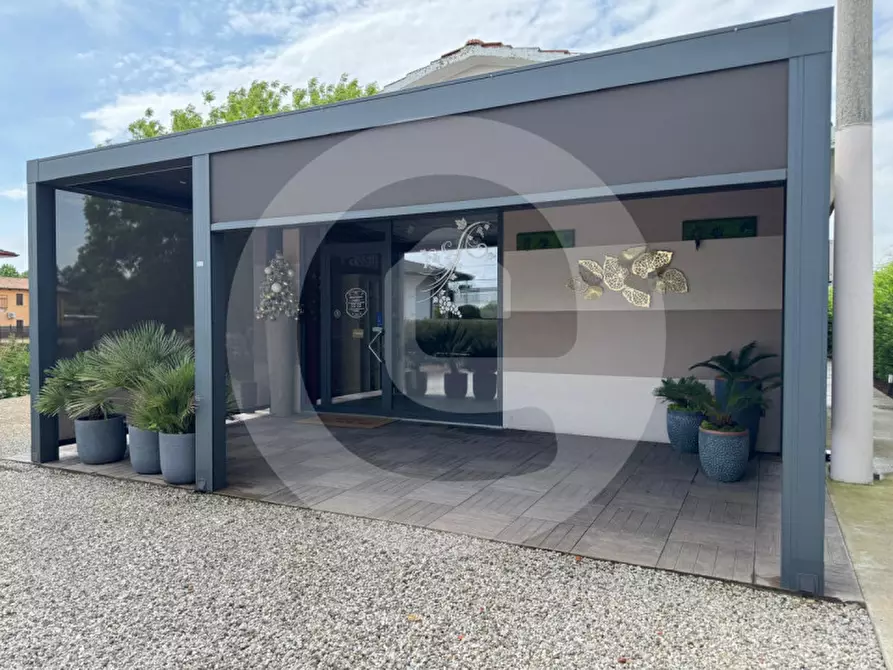 Immagine 1 di Negozio in vendita  a Santa Giustina In Colle