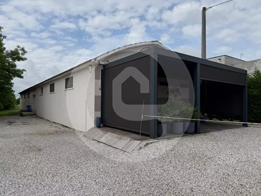 Immagine 2 di Negozio in vendita  a Santa Giustina In Colle