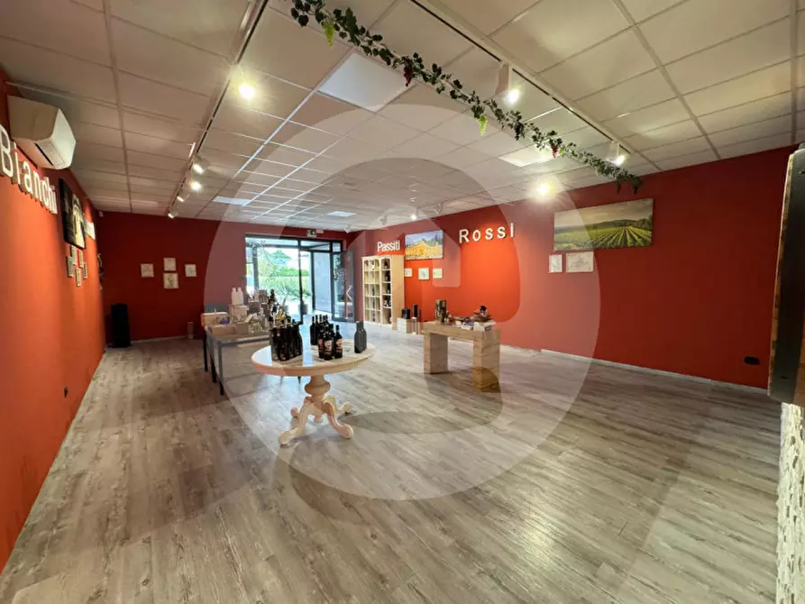 Immagine 3 di Negozio in vendita  a Santa Giustina In Colle