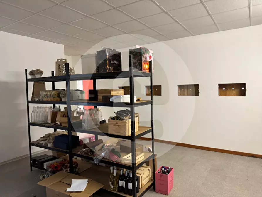 Immagine 4 di Negozio in vendita  a Santa Giustina In Colle