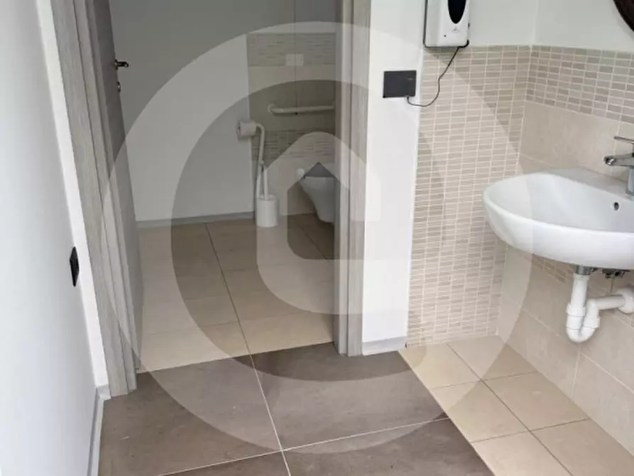 Immagine 6 di Negozio in vendita  a Santa Giustina In Colle