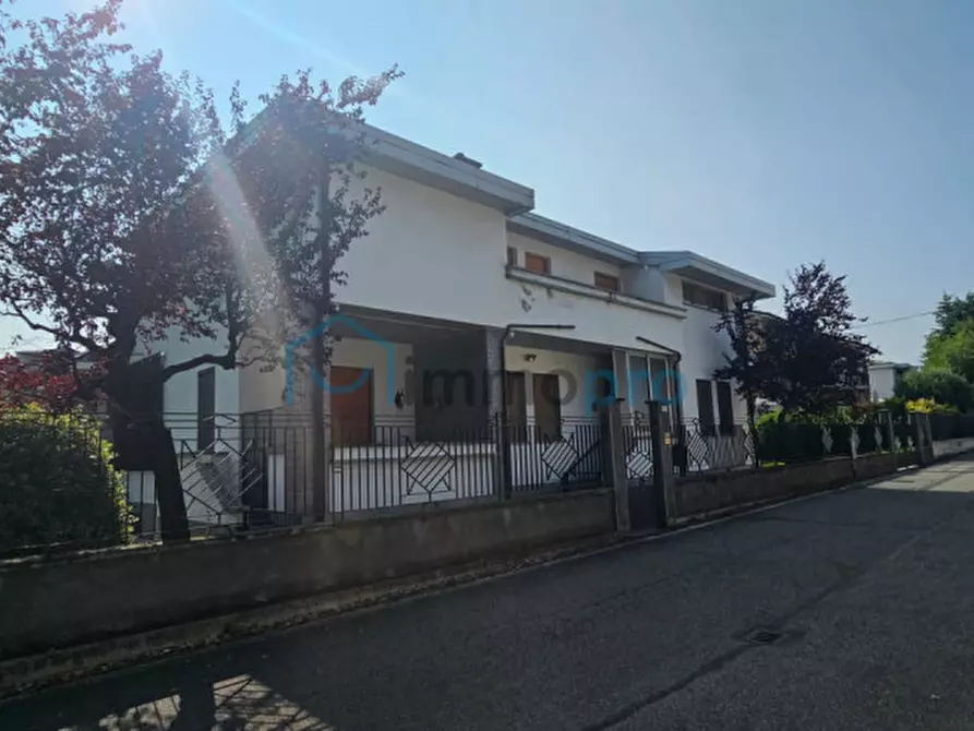 Immagine 1 di Villa in vendita  in Via Nigra 14/16 a Rivarolo Canavese