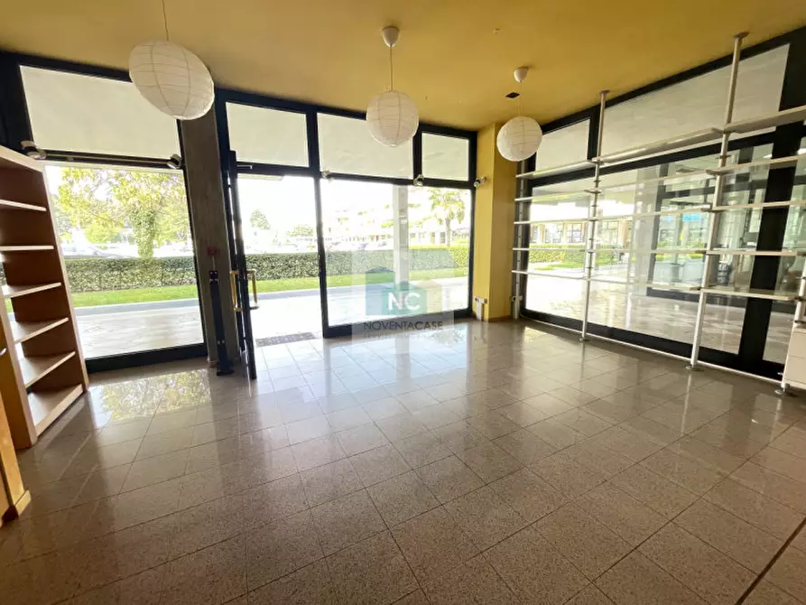 Immagine 1 di Negozio in vendita  in piazza giovanelli 50 a Noventa Padovana
