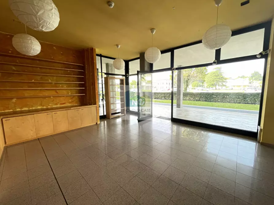 Immagine 2 di Negozio in vendita  in piazza giovanelli 50 a Noventa Padovana