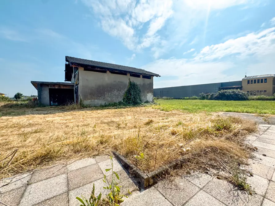 Immagine 8 di Casa indipendente in vendita  in Via Gallarate 56 a Oleggio