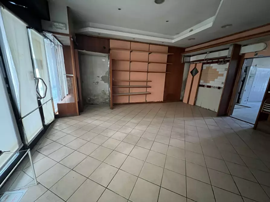 Immagine 2 di Negozio in affitto  a Monselice