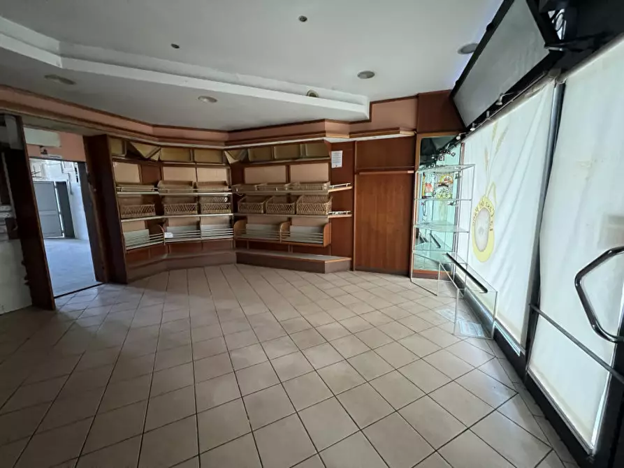 Immagine 4 di Negozio in affitto  a Monselice