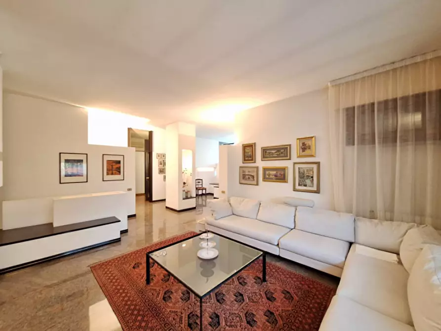 Immagine 2 di Villa in vendita  in Viale dei Mille a Rovigo