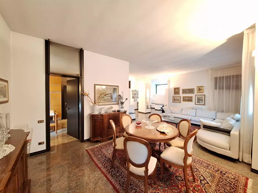 Immagine 3 di Villa in vendita  in Viale dei Mille a Rovigo