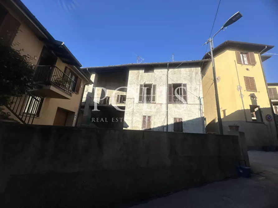 Immagine 1 di Appartamento in vendita  in Via Giovanni Corti 14 a Erba