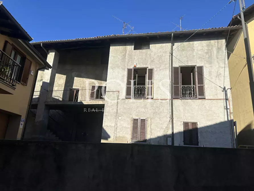 Immagine 2 di Appartamento in vendita  in Via Giovanni Corti 14 a Erba