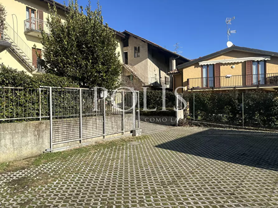 Immagine 3 di Appartamento in vendita  in Via Giovanni Corti 14 a Erba