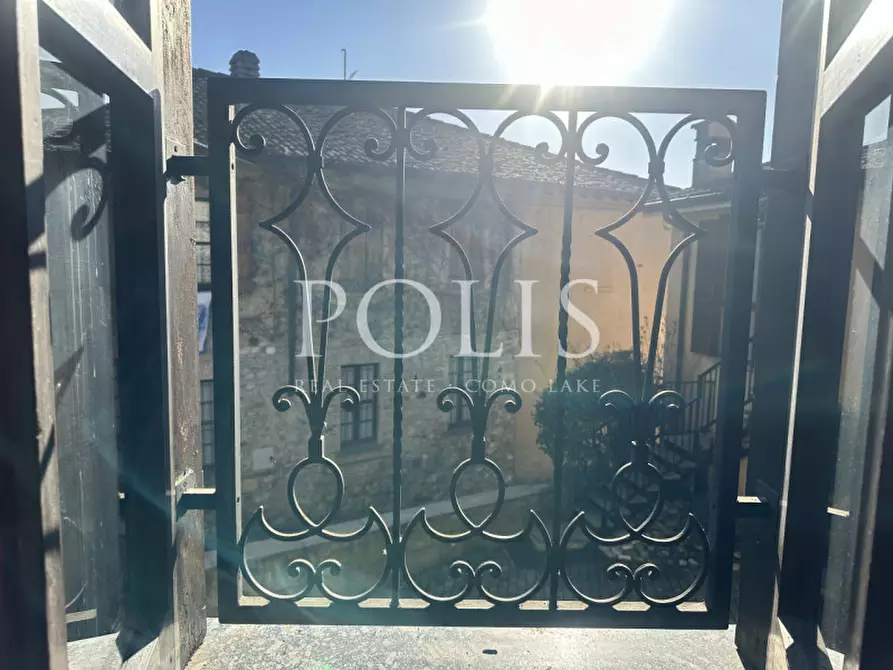 Immagine 5 di Appartamento in vendita  in Via Giovanni Corti 14 a Erba