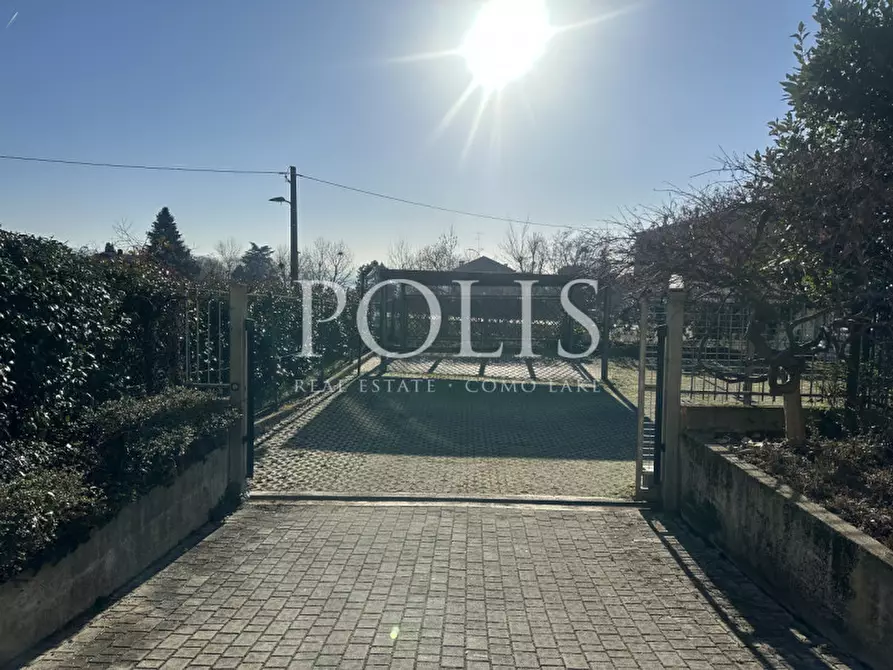 Immagine 14 di Appartamento in vendita  in Via Giovanni Corti 14 a Erba