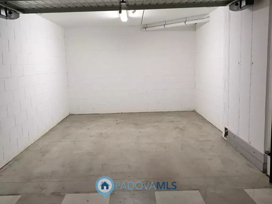 Immagine 5 di Garage in vendita  in Via Trieste, 50 a Padova