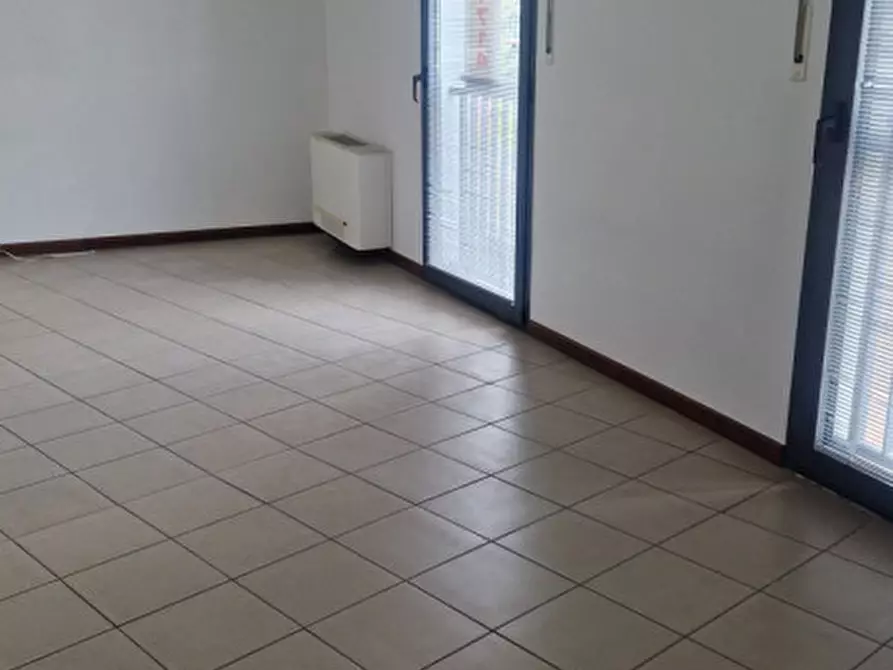 Immagine 2 di Ufficio in affitto  a Torri Di Quartesolo