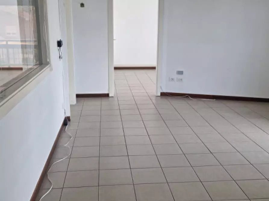 Immagine 3 di Ufficio in affitto  a Torri Di Quartesolo