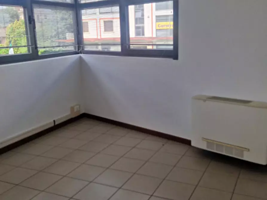 Immagine 5 di Ufficio in affitto  a Torri Di Quartesolo
