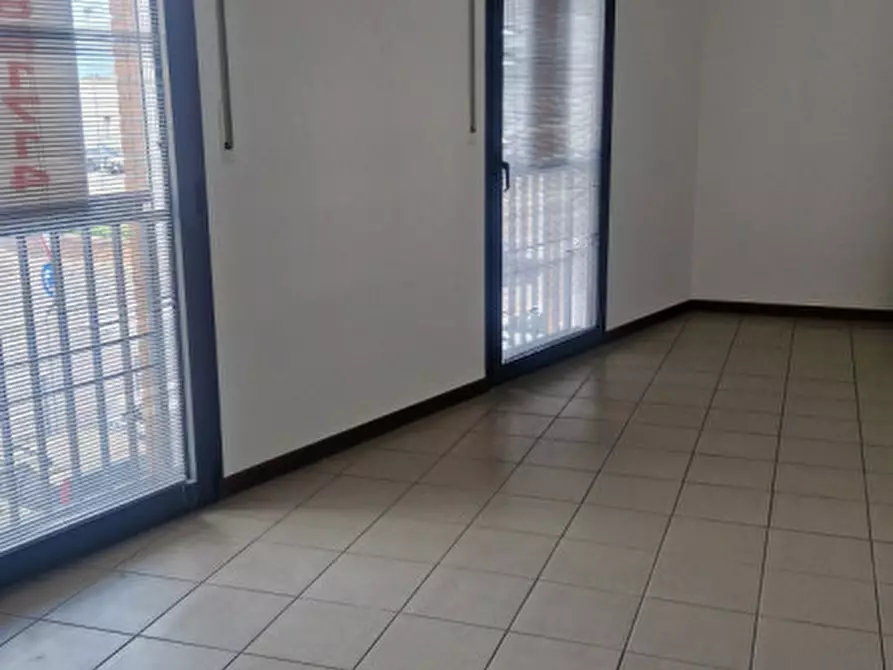 Immagine 6 di Ufficio in affitto  a Torri Di Quartesolo