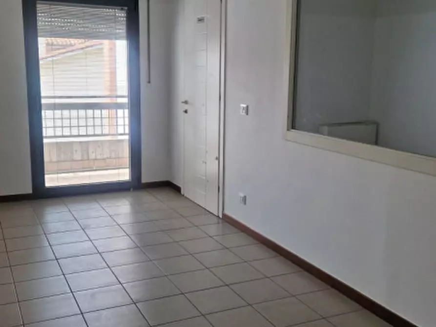 Immagine 8 di Ufficio in affitto  a Torri Di Quartesolo