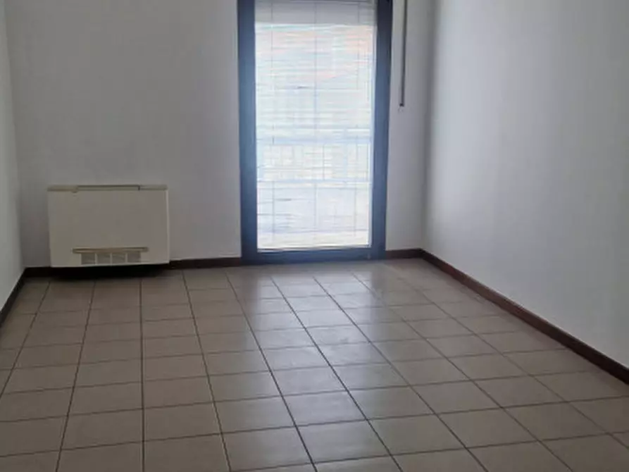 Immagine 10 di Ufficio in affitto  a Torri Di Quartesolo