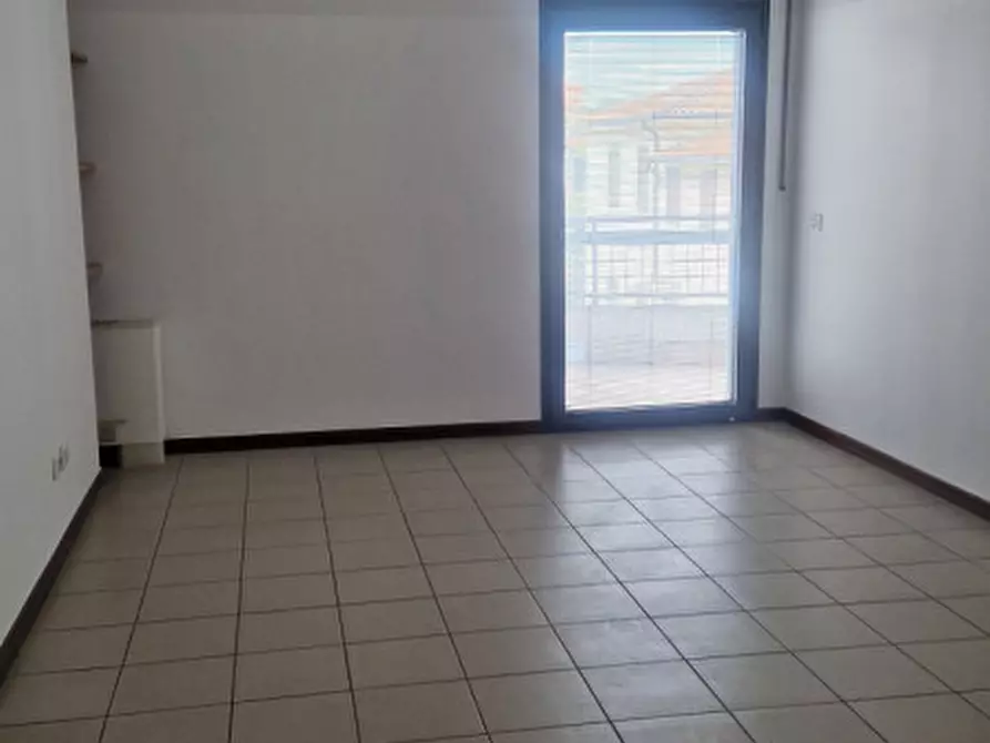 Immagine 13 di Ufficio in affitto  a Torri Di Quartesolo