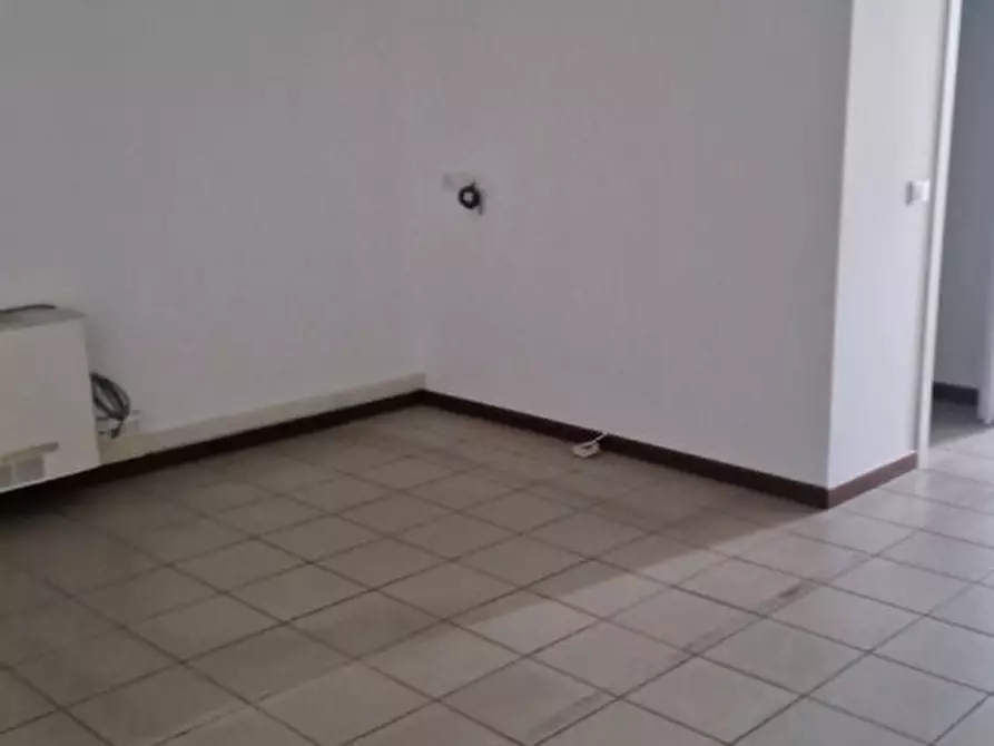 Immagine 14 di Ufficio in affitto  a Torri Di Quartesolo