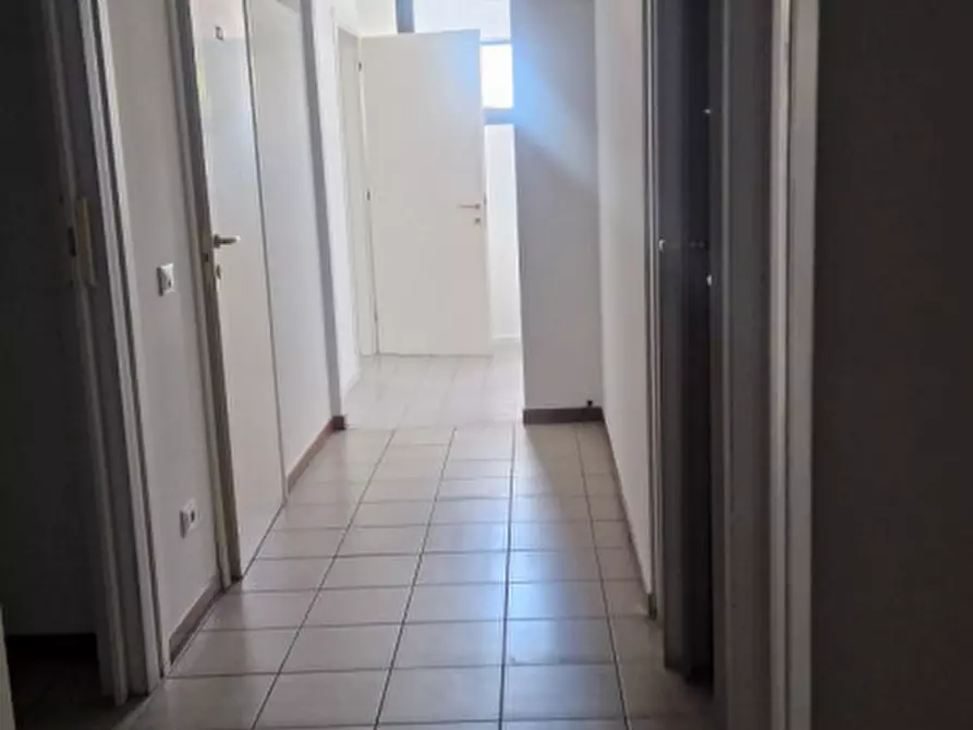 Immagine 15 di Ufficio in affitto  a Torri Di Quartesolo