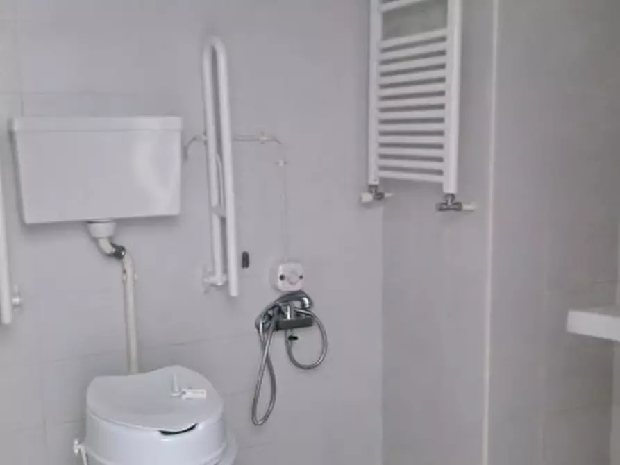 Immagine 18 di Ufficio in affitto  a Torri Di Quartesolo