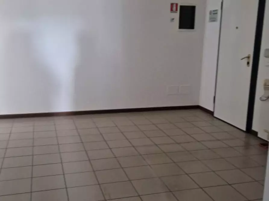 Immagine 19 di Ufficio in affitto  a Torri Di Quartesolo