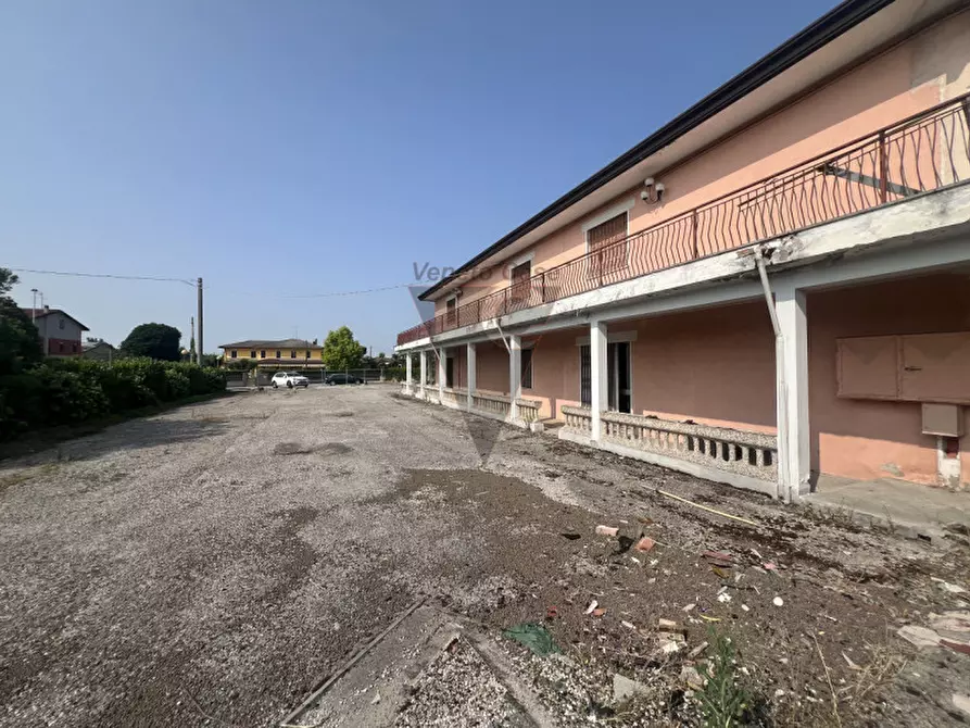 Immagine 3 di Attività commerciale in vendita  a Campolongo Maggiore