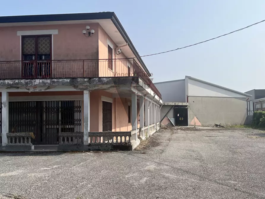 Immagine 4 di Attività commerciale in vendita  a Campolongo Maggiore