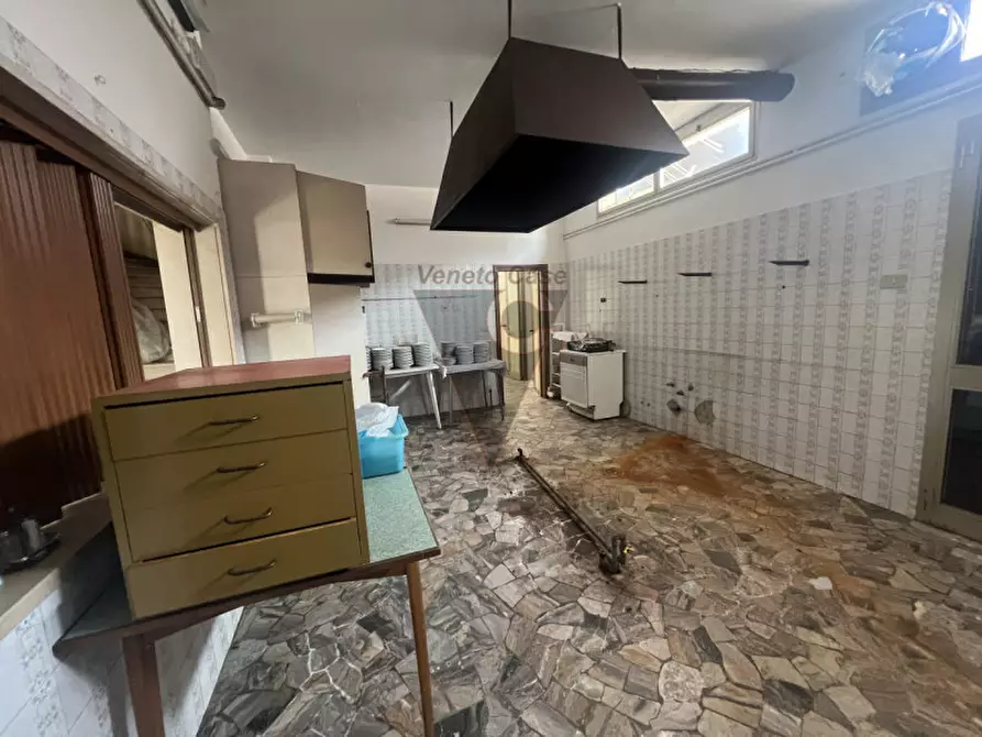 Immagine 13 di Attività commerciale in vendita  a Campolongo Maggiore