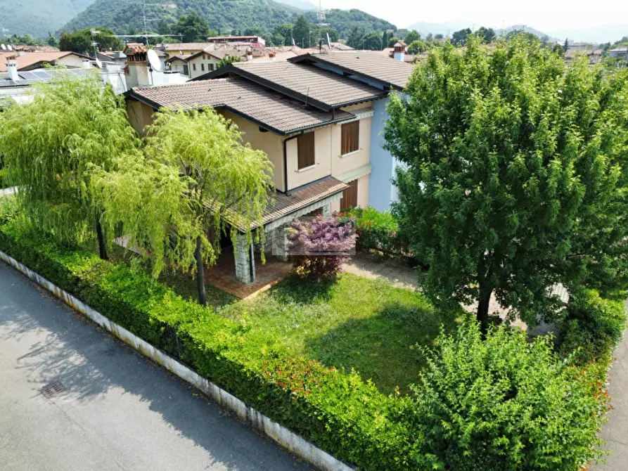 Immagine 1 di Casa bifamiliare in vendita  in Via Leonardo da Vinci a Rodengo-Saiano