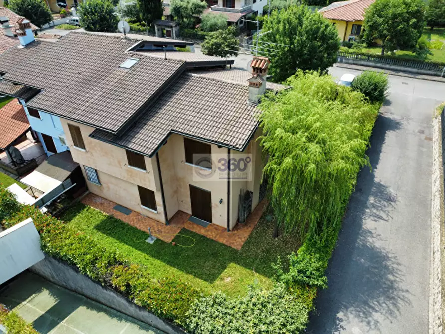 Immagine 2 di Casa bifamiliare in vendita  in Via Leonardo da Vinci a Rodengo-Saiano