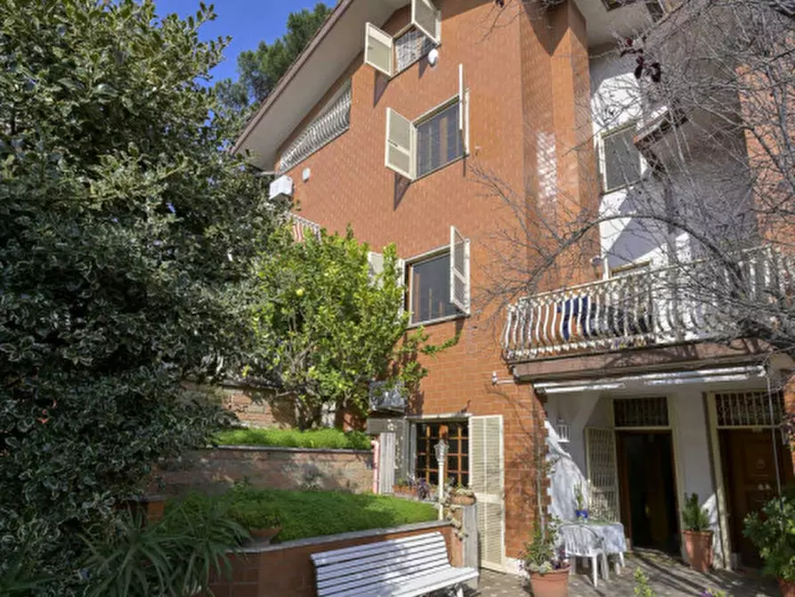 Immagine 1 di Casa bifamiliare in vendita  in Via Rocco Santoliquido a Roma