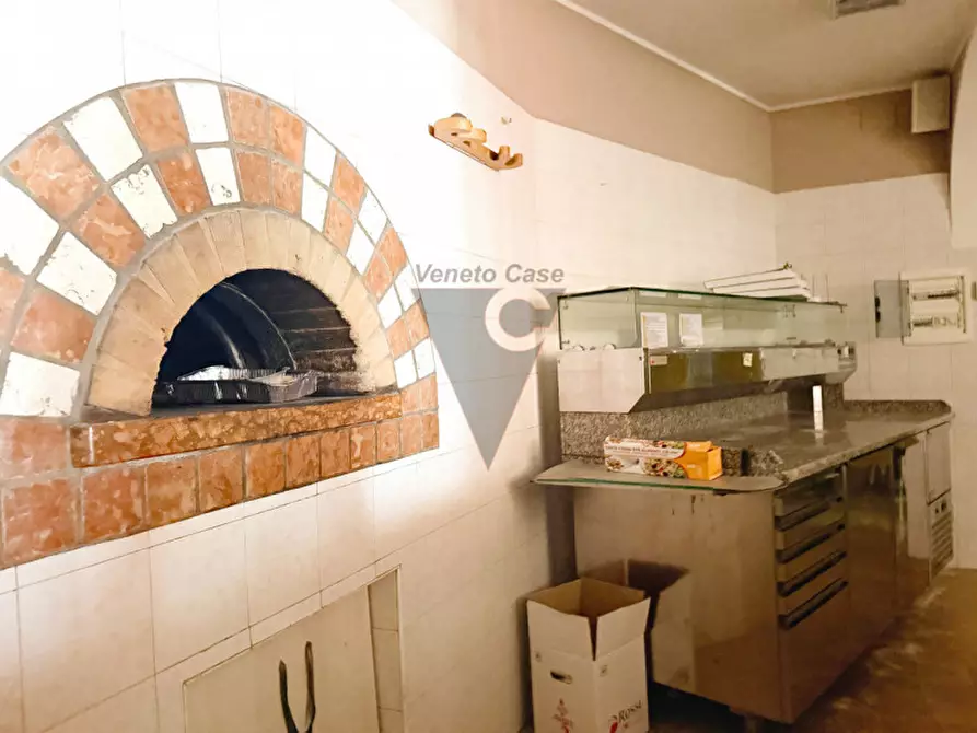 Immagine 2 di Attività commerciale in affitto  a Camponogara