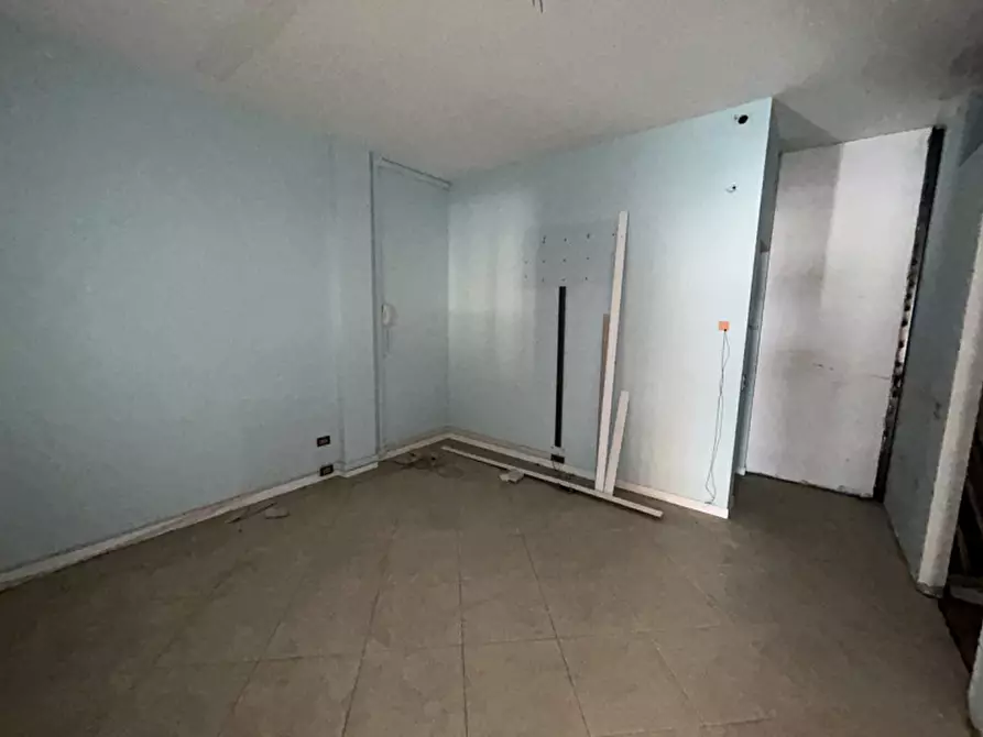 Immagine 7 di Negozio in vendita  a Rovato