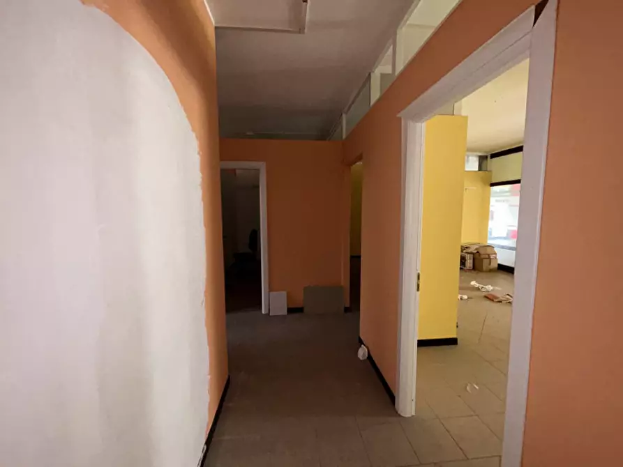Immagine 8 di Negozio in vendita  a Rovato