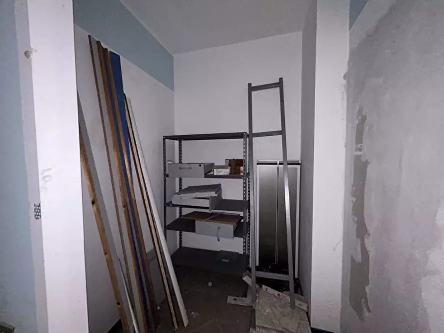 Immagine 9 di Negozio in vendita  a Rovato