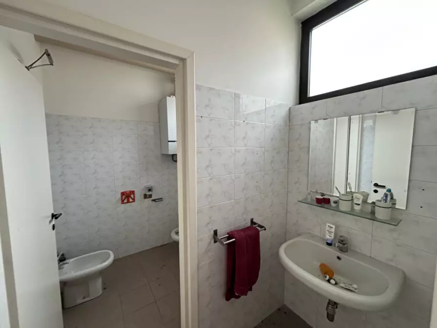 Immagine 17 di Negozio in vendita  a Rovato