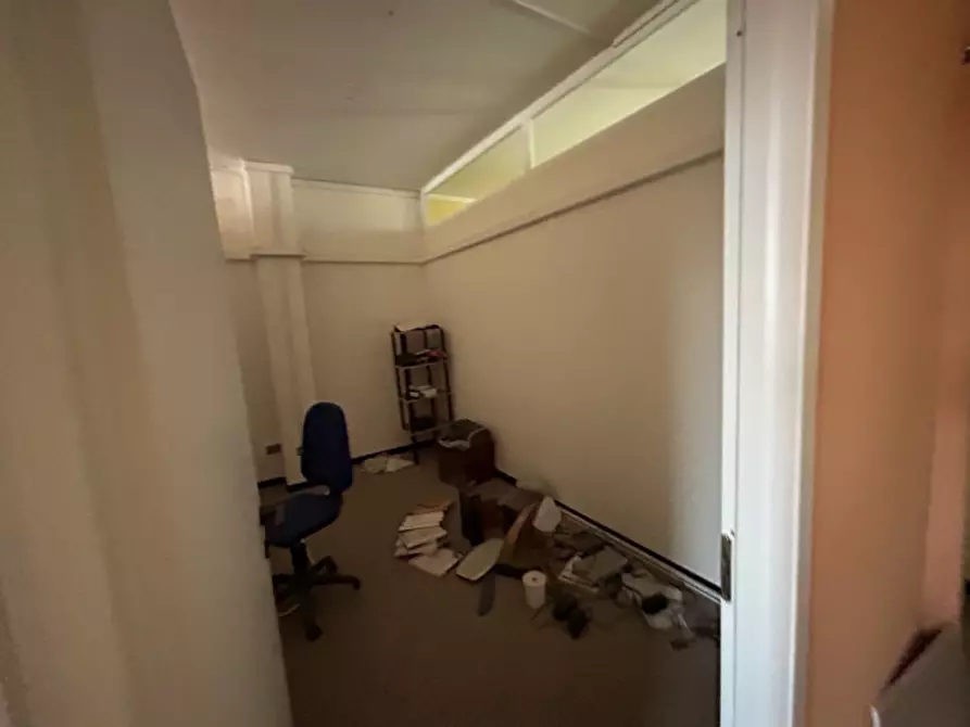 Immagine 20 di Negozio in vendita  a Rovato