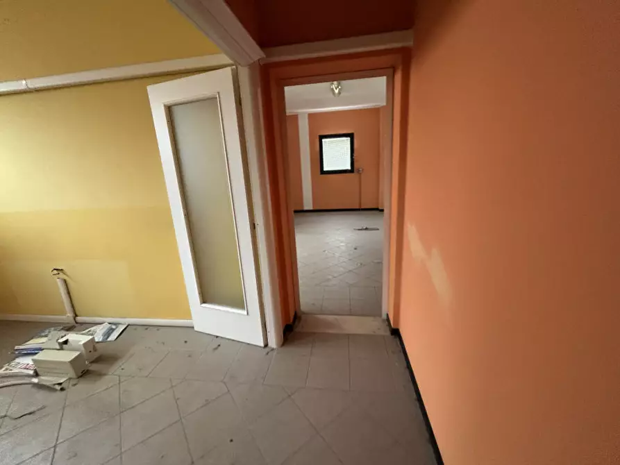 Immagine 21 di Negozio in vendita  a Rovato