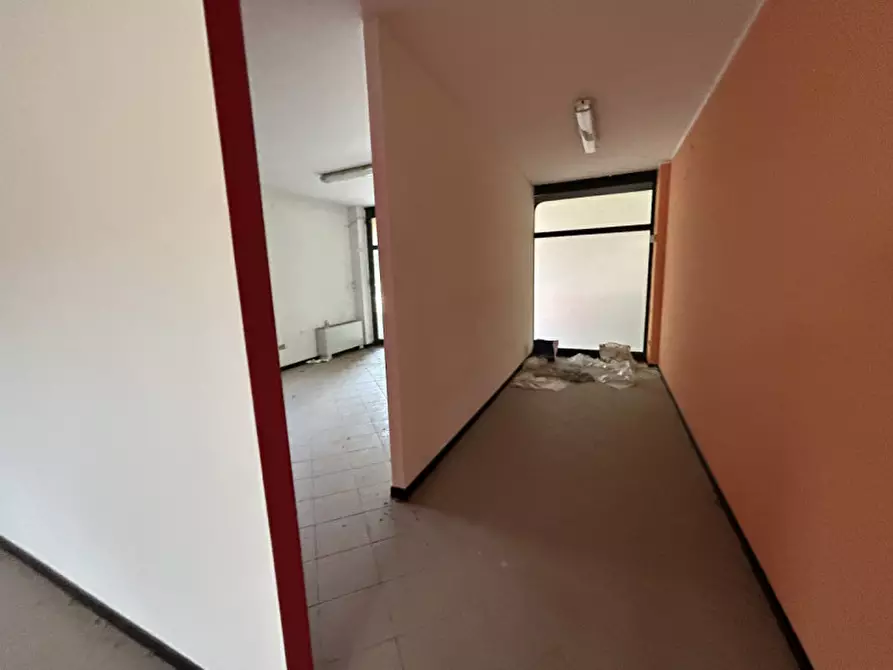 Immagine 24 di Negozio in vendita  a Rovato