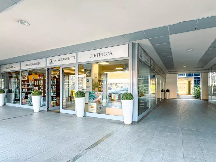 Immagine 1 di Negozio in vendita  in Via Luigi Lenot 6 a Borgosesia